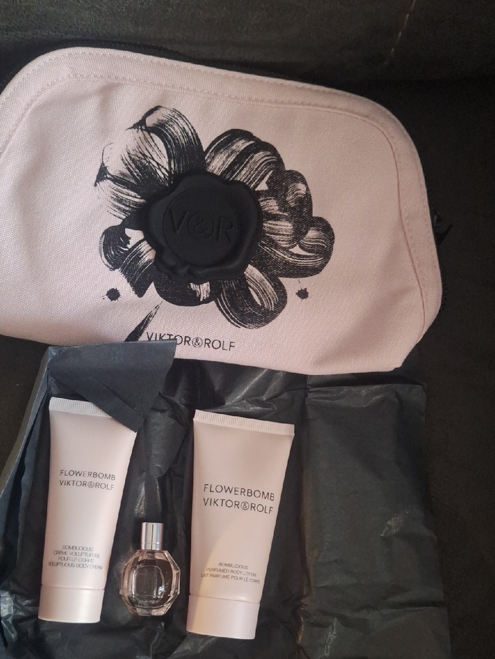 Viktor & Rolf Pink Flowerbomb Gift Set with Floral Logo Pouch